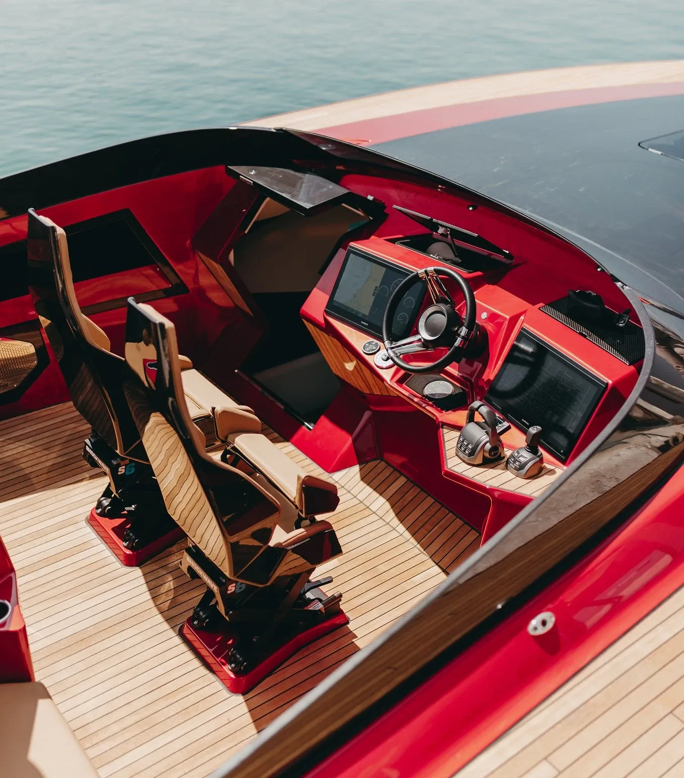 Area esterna dello yacht per prendere il sole durante un’uscita privata a Marbella