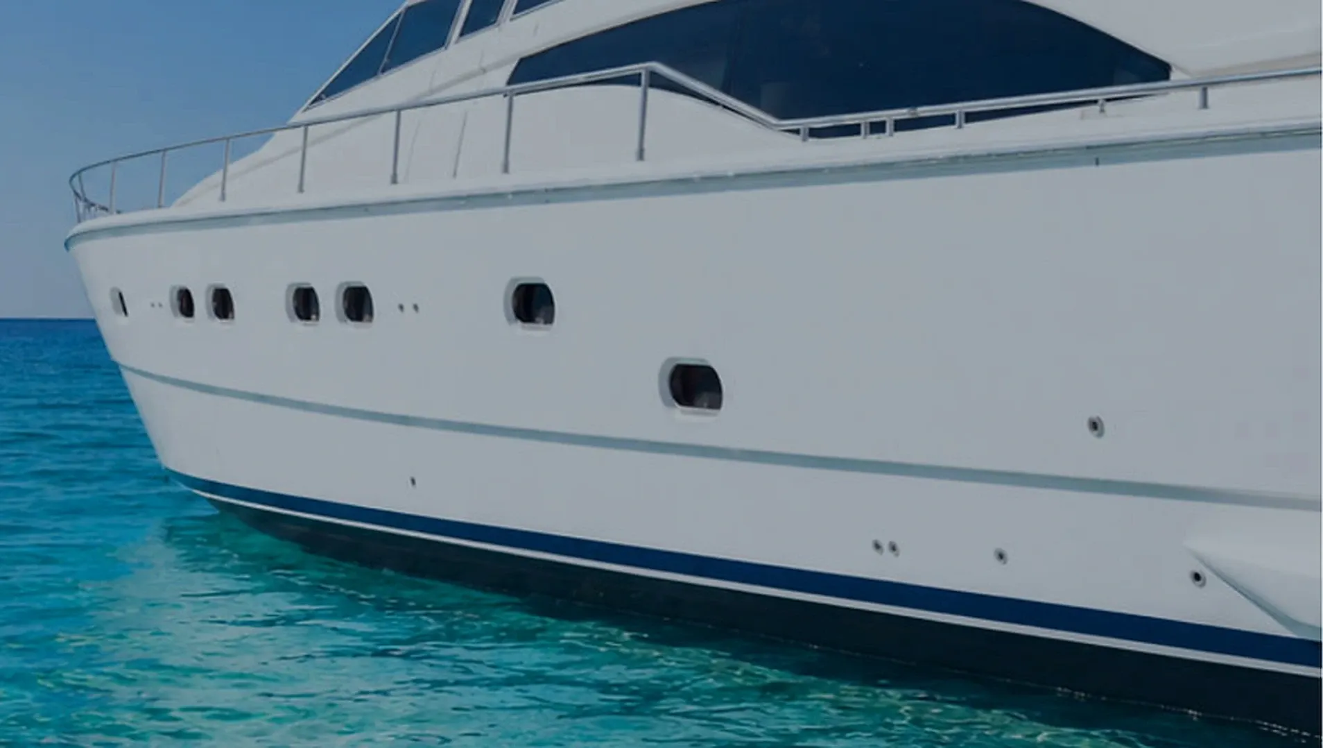 Barca con skipper per esperienze private da Puerto Banús