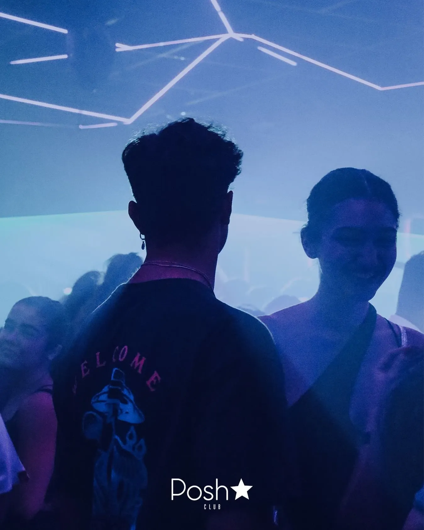 Interior del local con publico en Posh Club Madrid