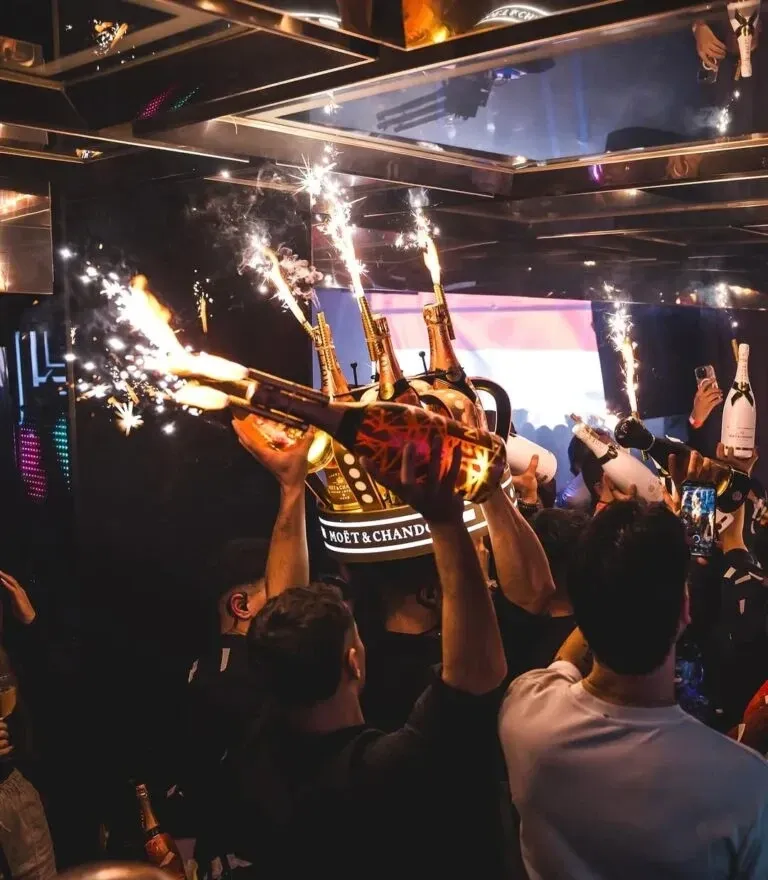 Zona VIP durante la noche en Opium Madrid