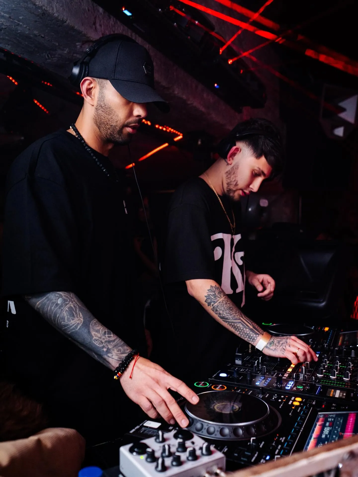 DJs durante una sesión en THÔ Club Madrid