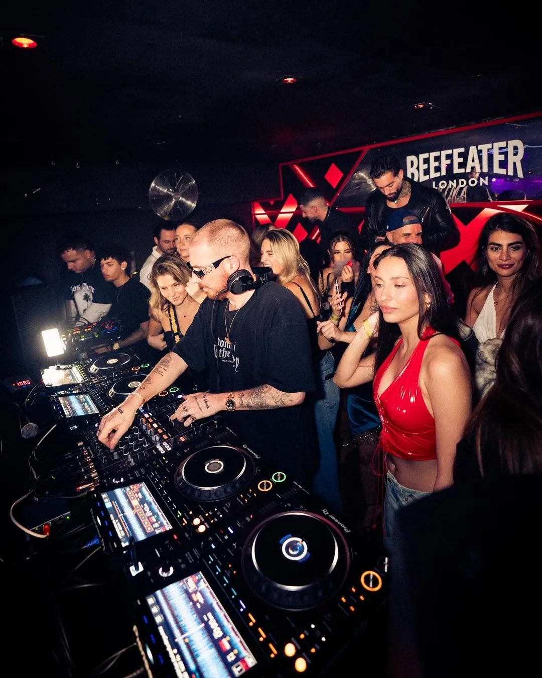 Copas y ambiente nocturno en Tiffany's The Club Madrid