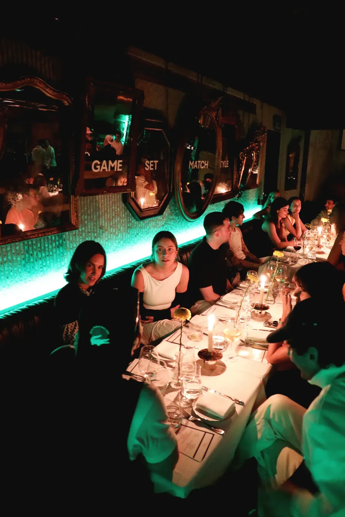 Gruppe beim Abendessen im 61.Sixtyone Madrid