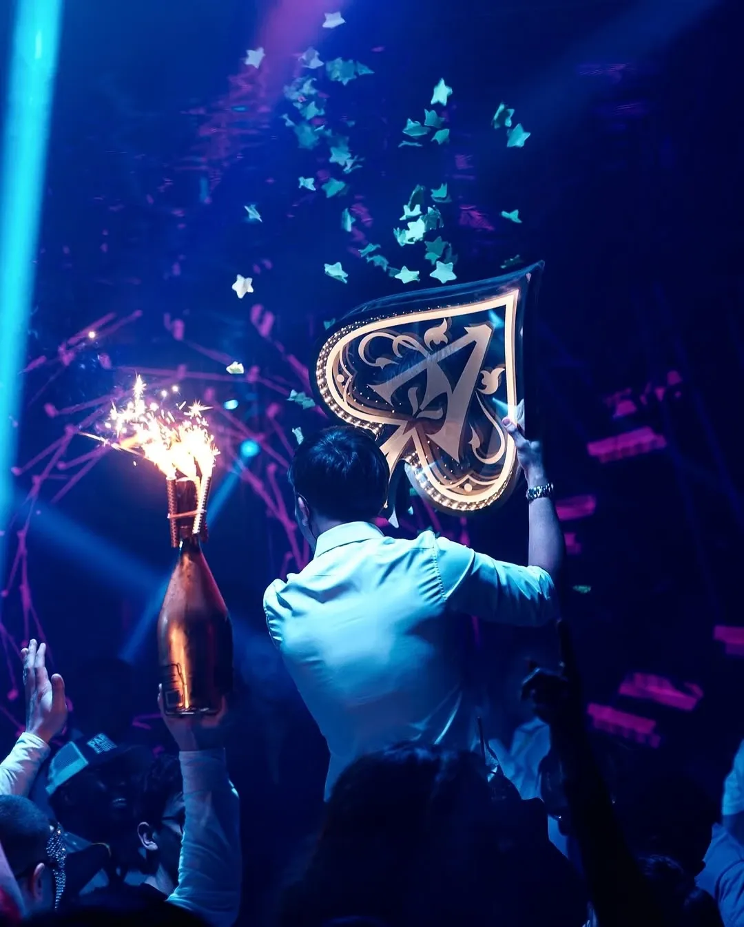 Baile en la sala en Opium Madrid