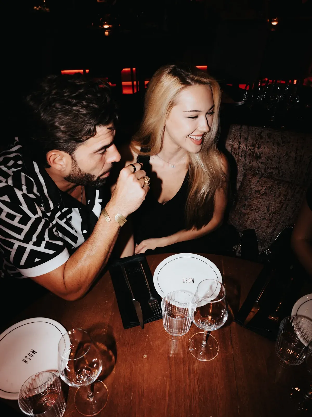 Dîner avec ambiance nocturne au Mosh Fun Kitchen Marbella