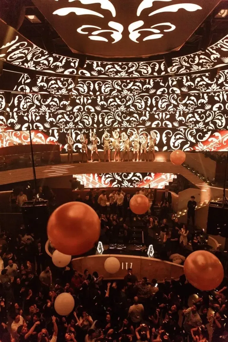 Bouteilles et table VIP a Fitz Club Madrid