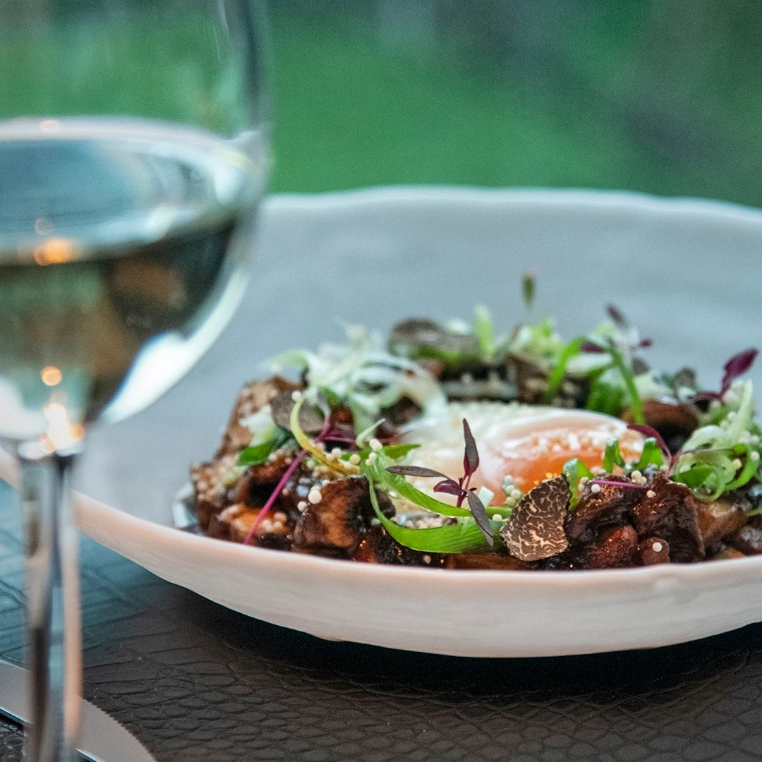 Tische im Restaurant Zielou Madrid