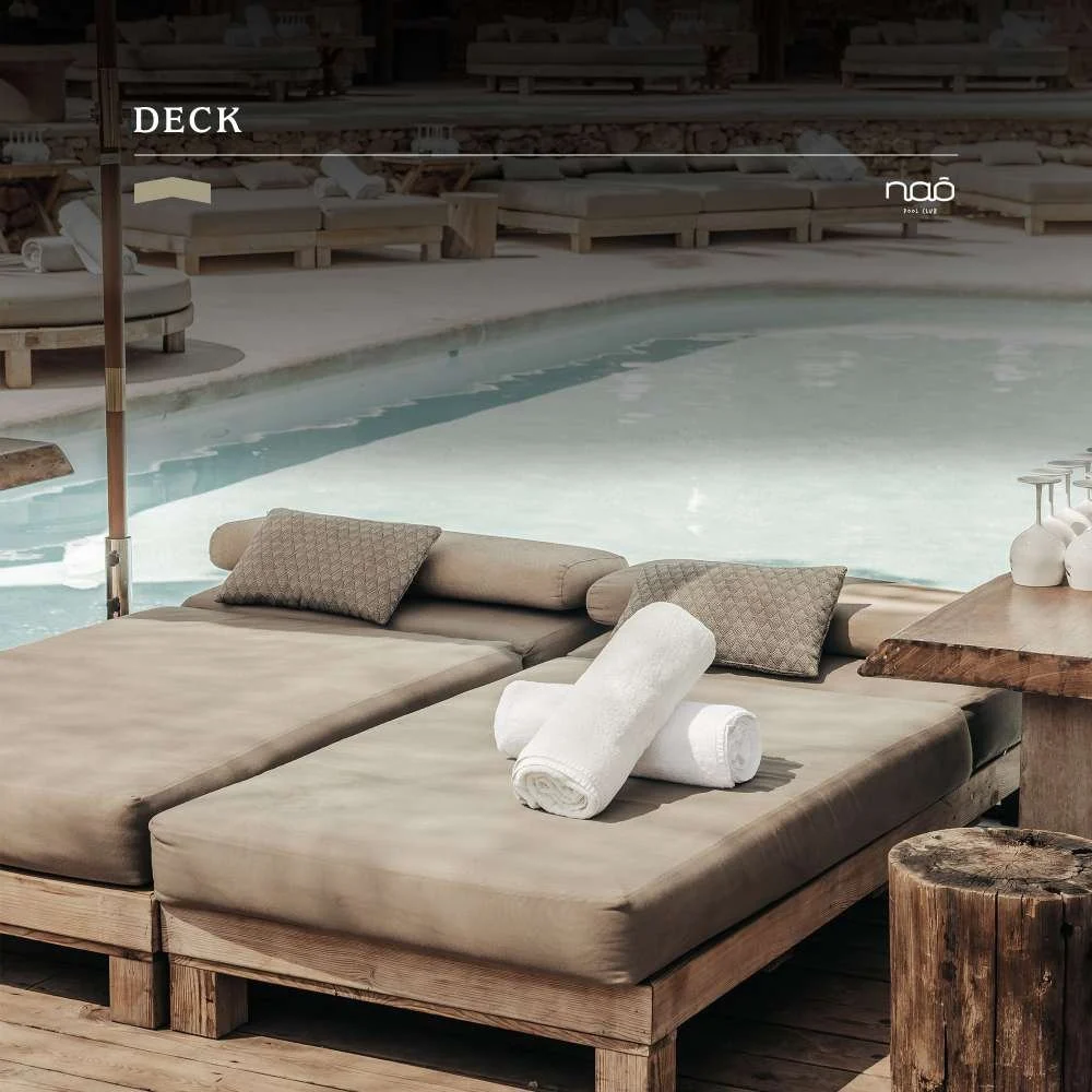 Huvuddäcket på Nao Pool Club Marbella