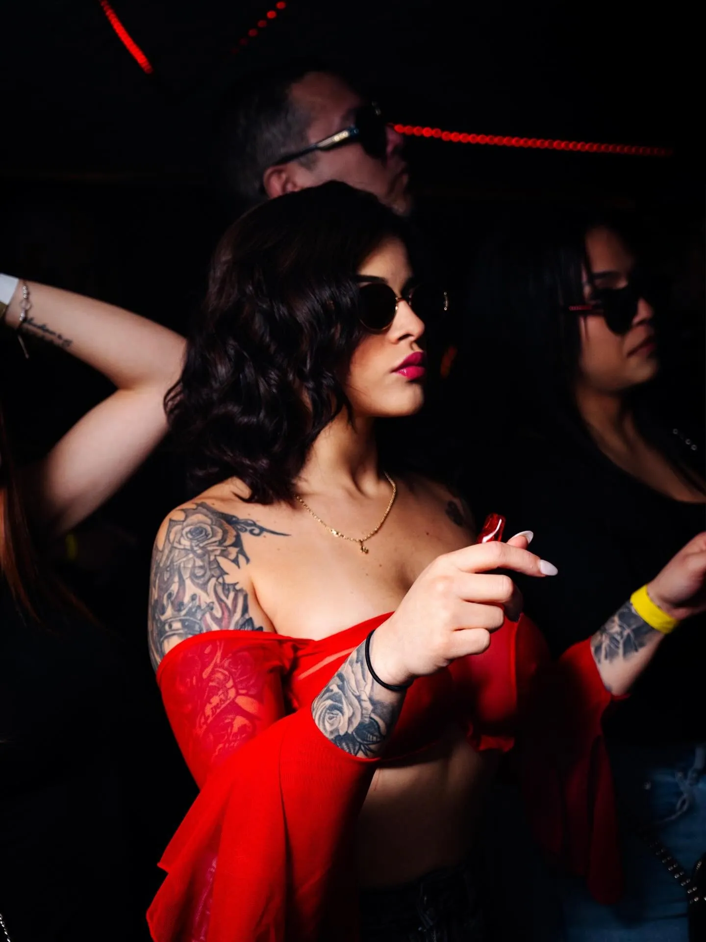 Ambiente premium durante la noche en THÔ Club Madrid