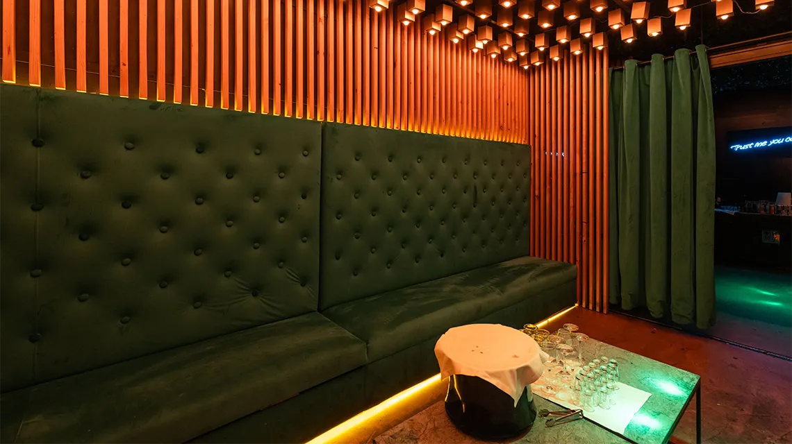 Garden booth with wraparound sofa at Oh My Club Madrid