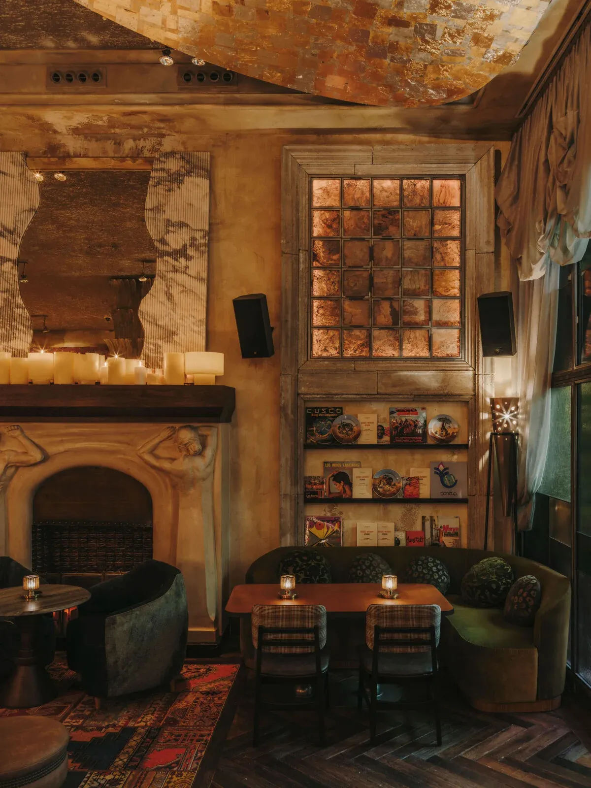 Kamin und Lounge-Bereich im 61.Sixtyone Madrid