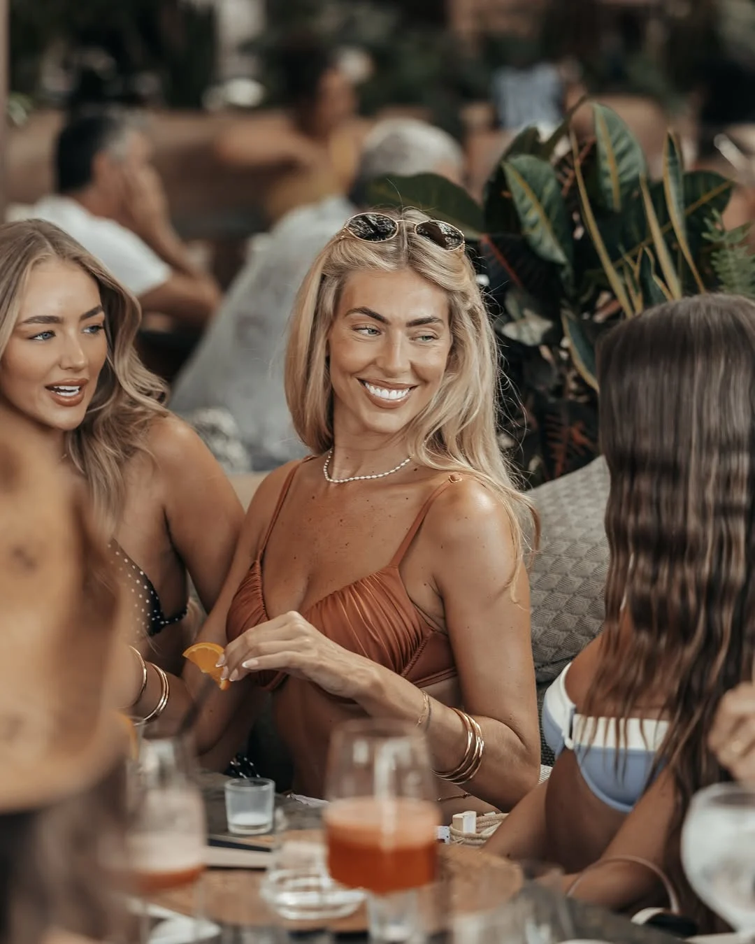 Drinks and late-night vibe at Nao Pool Club Marbella