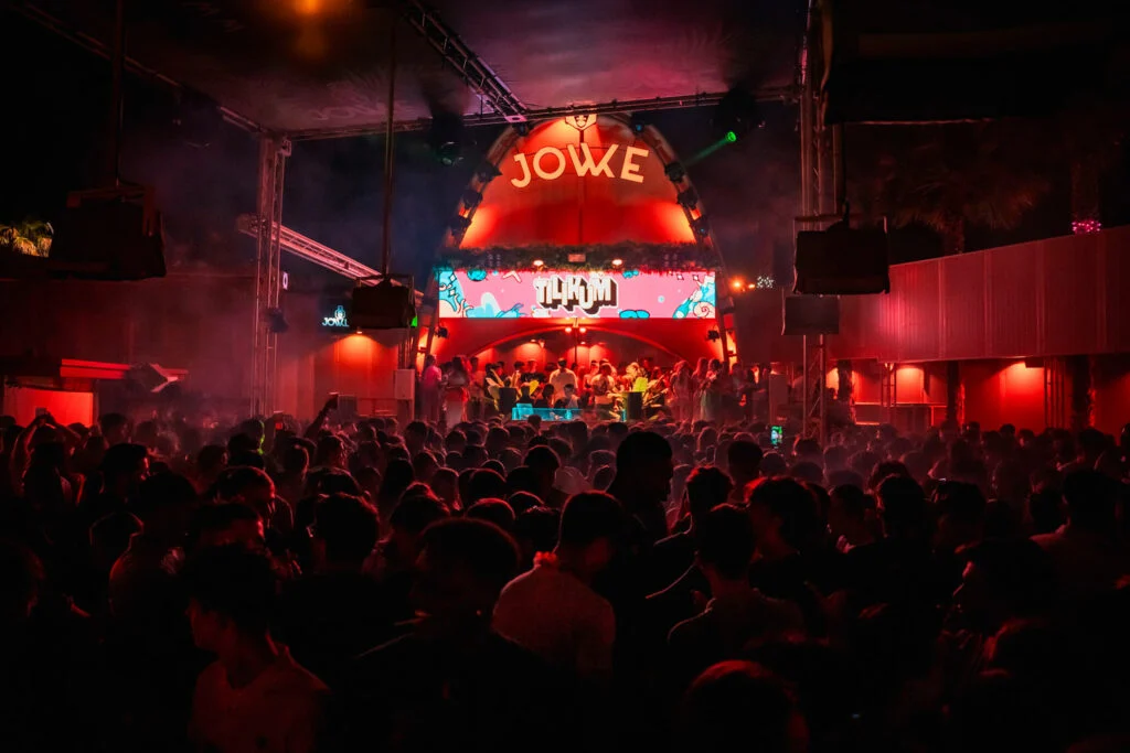 Ambiance nocturne sur la terrasse du Jowke Club Madrid