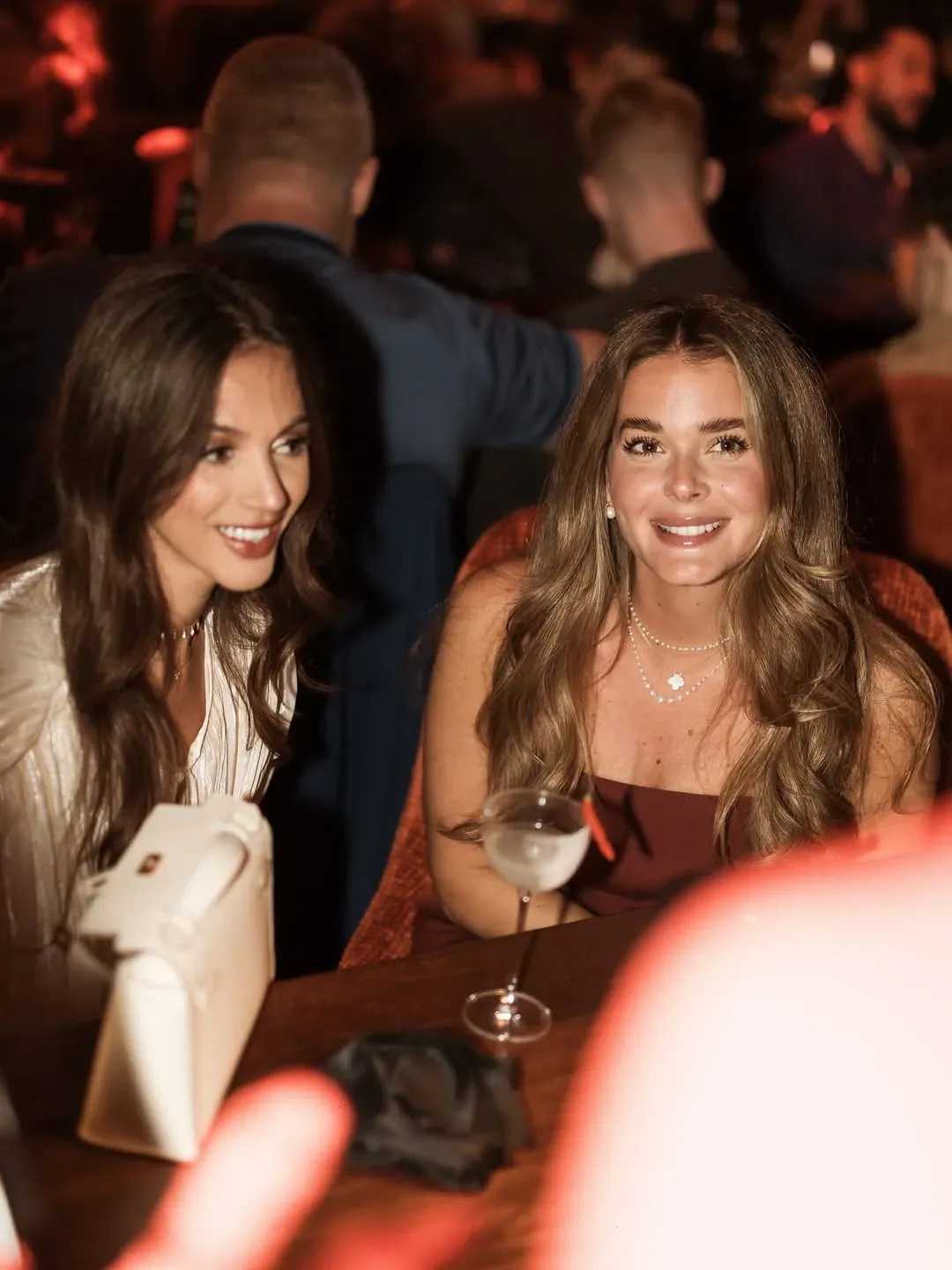 Amies pendant le dîner au Mosh Fun Kitchen Marbella