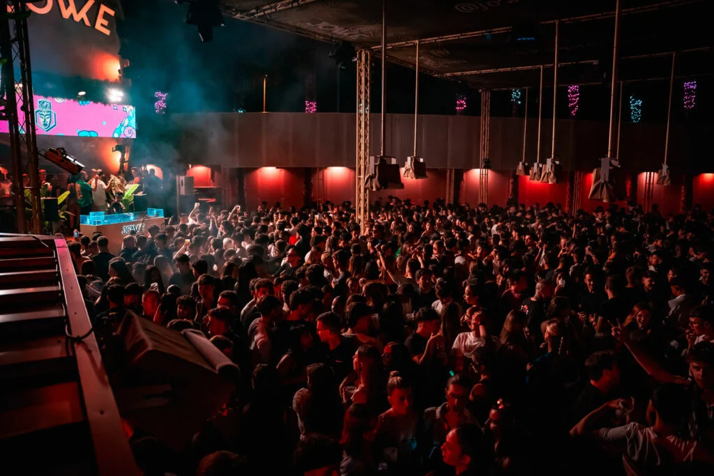 Soirée d’été sur la terrasse du Jowke Club Madrid