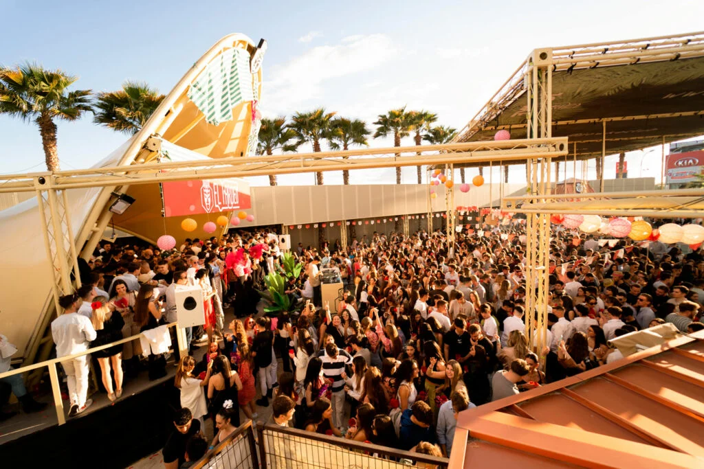 Terrasse d’été avec public au Jowke Club Madrid