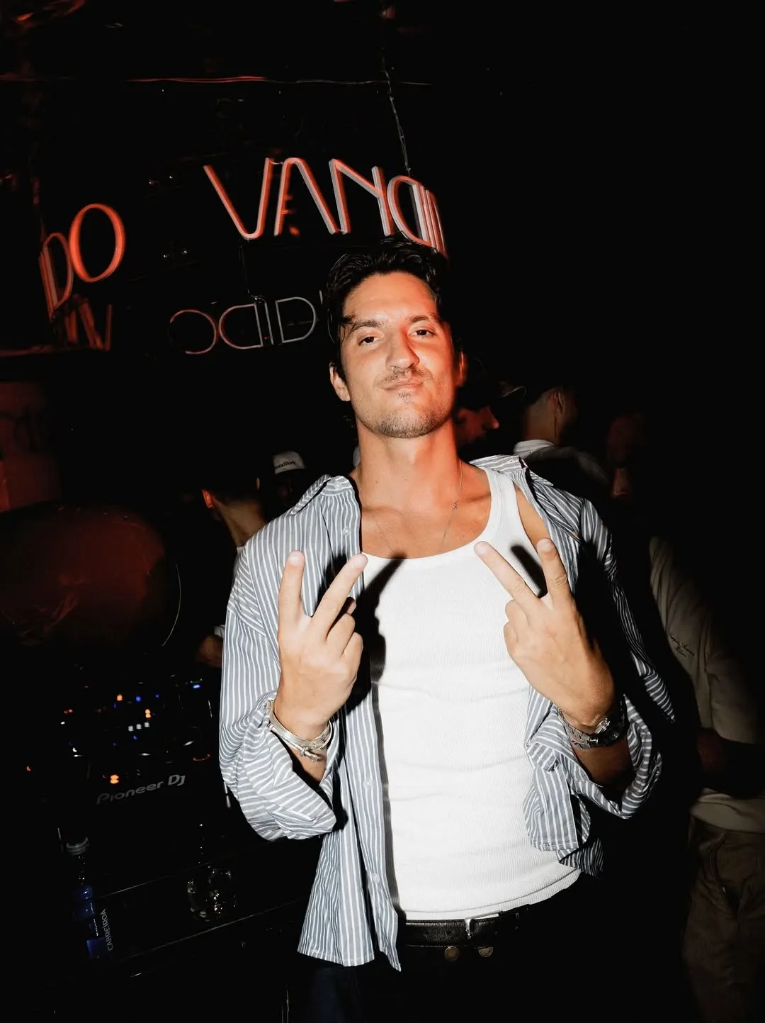 Logo al neon di Vandido del Vandido Club Madrid