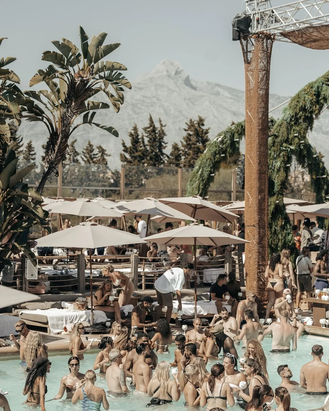 Drinks and late-night vibe at Nao Pool Club Marbella (view 5)