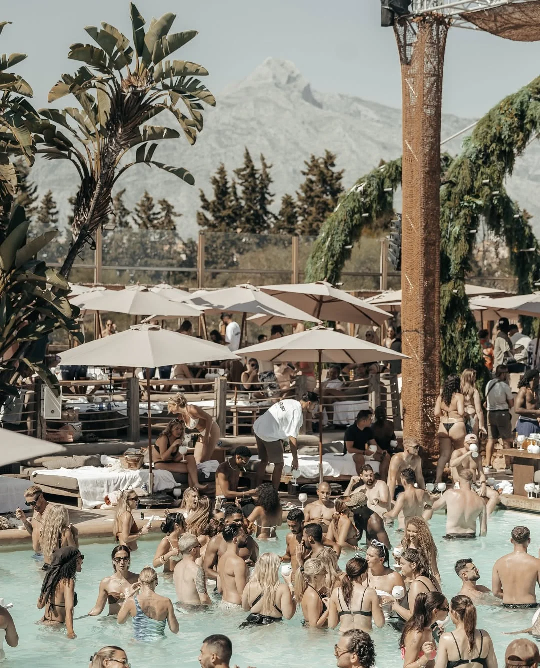 Drinks and late-night vibe at Nao Pool Club Marbella (view 6)